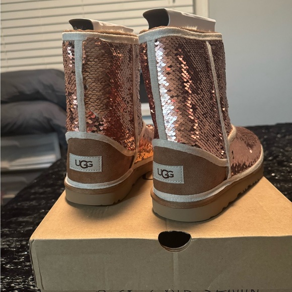 NEW CUSTOM UGGS ROSEGOLD SIZE 5! - Picture 4 of 5